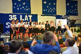 Pokaż zdjęcie: występy artystyczne dzieci i młodzieży placówki