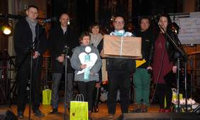 Pokaż zdjęcie: Uczestnicy Przeglądu Twórczości Artystycznej Środowiskowych Domów Samopomocy Województwa Małopolskiego im. Haliny Wędrychowicz „Na zimową nutę”.