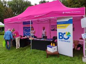 Pokaż zdjęcie: Stoisko akcji Śląskie. Dla Kobiety