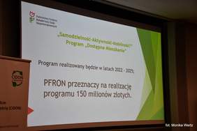 Pokaż zdjęcie: Slajd w kolorach PFRON poświęcony projektowi "Samodzielność-Aktywność-Mobilność"