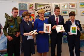 Pokaż zdjęcie: Goście honorowi, organizatorzy oraz prelegenci Konferencji w Dwudniakach