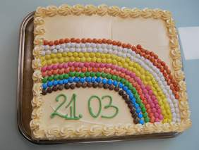 Pokaż zdjęcie: Tęczowy tort dla "Tęczy"