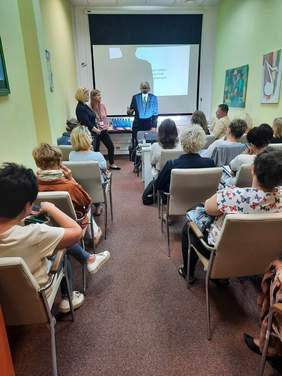 Pokaż zdjęcie: Gości przywitał dyrektor Łódzkiego Oddziału PFRON Władysław Skwarka