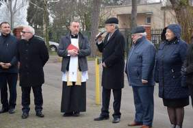 Pokaż zdjęcie: uroczystości przekazania autobusu