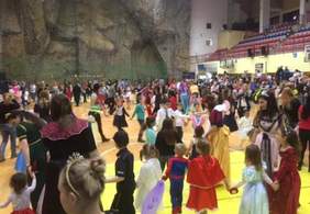 Pokaż zdjęcie: Zabawy podczas balu „Radość Wasza - Radość Nasza” 