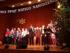 Uczniowie ZSS w Koluszowej w "Bajce o puszystym i puchatym"