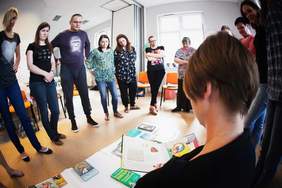 Pokaż zdjęcie: Zajęcia z Arteterapii prowadzone przez Fundację im. Doktora Piotra Janaszka Podaj Dalej z Konina. 