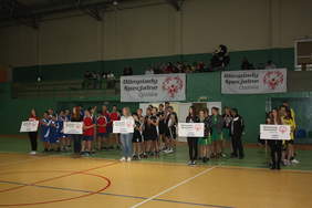 Pokaż zdjęcie: Uroczysta prezentacja drużyn biorących udział w Turnieju