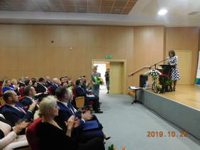 Pokaż zdjęcie: Dyrektor ZUS Sosnowiec Ewa Niewiara - przywitanie gości 