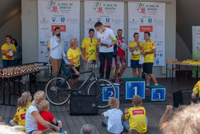 Pokaż zdjęcie: Wręczenie nagrody Marcinowi Małkowi - rower ufundowany przez PFRON