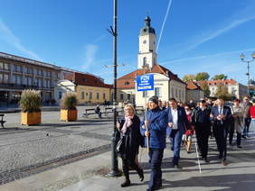 Marsz Białej Laski na Rynku Kościuszki w Białymstoku.