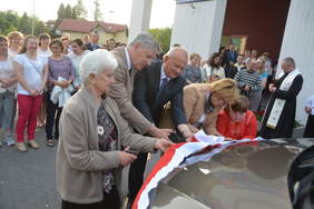 Pokaż zdjęcie: Uroczyste przekazanie busa