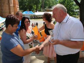 Pokaż zdjęcie: Wręczenie dyplomów oraz pucharów uczestnikom
