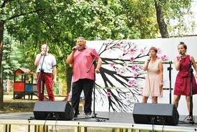 Pokaż zdjęcie: Występ artystyczny