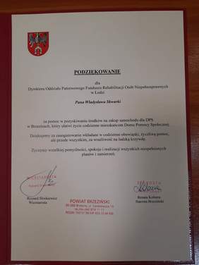 Pokaż zdjęcie: Podziękowania dla dyrektora Łódzkiego Oddziału PFRON Władysława Skwarki