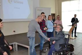 Pokaż zdjęcie: Wręczenie statuetki Ambasador Zatrudnienia Wspomaganego 2018