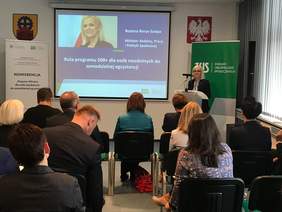 Pokaż zdjęcie: Wystąpienie minister Bożeny Borys-Szopa