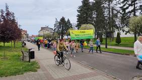 Pokaż zdjęcie: Kolorowy korowód w Kamieniu Pomorskim