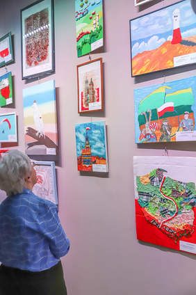 Pokaż zdjęcie: Zwiedzanie wystawy