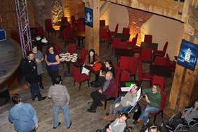 Zabawa andrzejkowa. Zdjęcie pochodzi ze zbiorów organizatora.