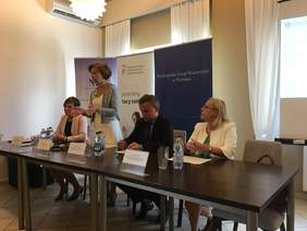 Pokaż zdjęcie: Wystąpienie Marleny Maląg Wicewojewody Wielkopolksiego podczas spotkania konsultacyjnego w Zakładzie Aktywności Zawodowej w Słupcy