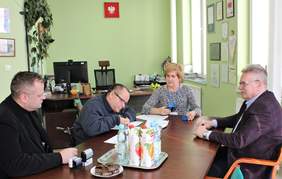 Pokaż zdjęcie: Umowy podpisali Marek Piasecki Prezes Zarządu oraz Wiesław Piasecki Członek Zarządu