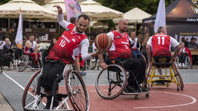 Koszykówka na wózkach.