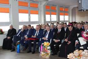 Pokaż zdjęcie: New_Folder_Uczestnicy_uroczysto_ci.jpg