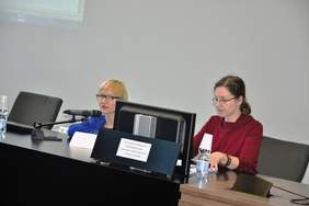 Pokaż zdjęcie: Od lewej: Anna Rutz, Pełnomocnik Rektora ds. studentów z niepełnosprawnościami Uniwersytetu im. Adama Mickiewicza w Poznaniu; Ewa Maciejewska, Koordynator ds. wsparcia w regionach z Fundacji Aktywizacja