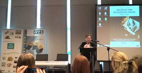 Pokaż zdjęcie: Wystąpienie prelegenta Justyny Kalina Ochędzan- Prezes i Dyrektor WRK ZOP podczas Forum Przedsiębiorczości Społecznej 