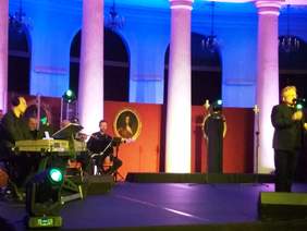 Pokaż zdjęcie: Artyści