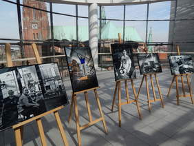 Pokaż zdjęcie: Wystawa zdjęć zatrudnionych pracowników