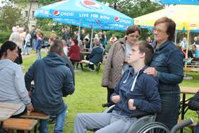 Pokaż zdjęcie: Uczestnicy festynu