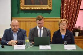 Pokaż zdjęcie: Prelegenci sesji I: Teoretyczne podstawy wsparcia osób z niepełnosprawnościami 