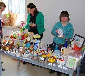 Pokaż zdjęcie: Kiermasz świąteczny Stowarzyszenia "Tęcza"