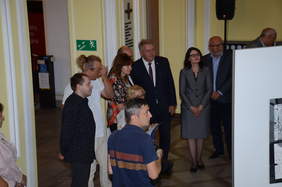 Pokaż zdjęcie: Zwiedzanie wystawy