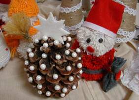 Pokaż zdjęcie: Kiermasz bożonarodzeniowy uczestników Warsztatów Terapii Zajęciowej z Rydzyny