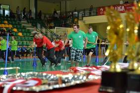 Pokaż zdjęcie: Konkurencja przeciągania liny