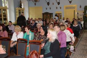 Pokaż zdjęcie: Uczestnicy w Pałacu