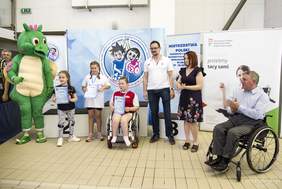 Pokaż zdjęcie: Dekoracja zawodników 