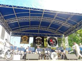 Pokaż zdjęcie: Scena, na której znajduje się orkiestra - Radom