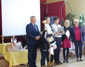 Pokaż zdjęcie: Osoby z niepełnosprawnością nagrodzone podczas III Integracyjnego Festiwalu Nauki w Mielnicy Dużej