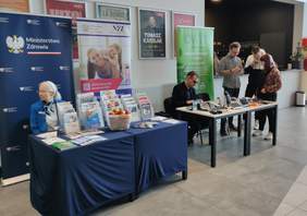 Pokaż zdjęcie: Stoiska informacyjne