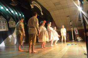 Pokaż zdjęcie: zespół teatralno-muzyczny