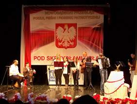 Pokaż zdjęcie: Występu artystyczne podczas Przeglądu „Pod Skrzydłami Orła”
