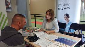 Pokaż zdjęcie: Stoisko informacyjne Oddziału Małopolskiego PFRON