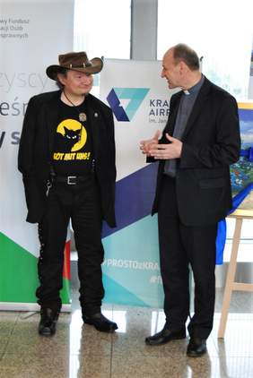 Pokaż zdjęcie: Artysta Stanisław Kmiecik oraz Ks. dr Franciszek Ślusarczyk