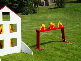 Pokaż zdjęcie: Ćwiczymy umiejętności strażackie