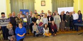 Pokaż zdjęcie: Grupa laureatów wraz z opiekunami