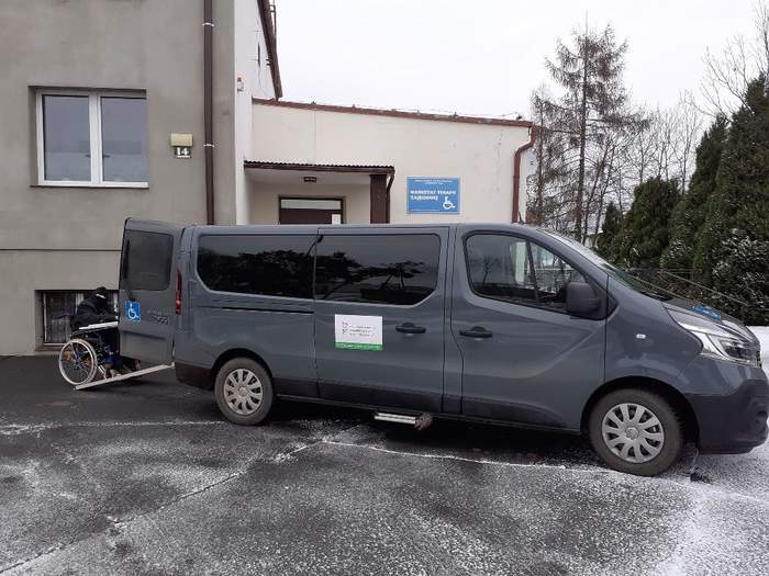 Pokaż zdjęcie: Bus z dofinansowaniem ze środków PFRON dla uczestników Warsztatu Terapii Zajęciowej w Doruchowie